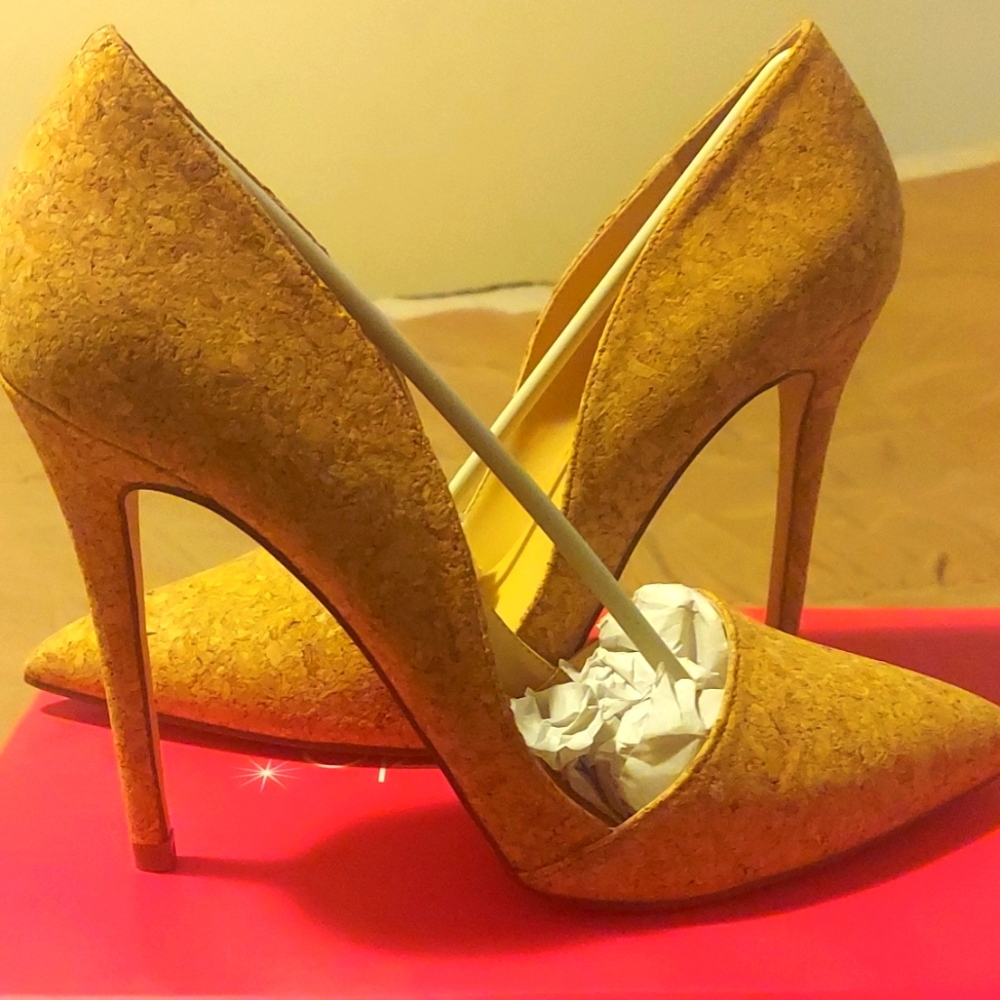 Spice things up with the low-scooped Darci pump.